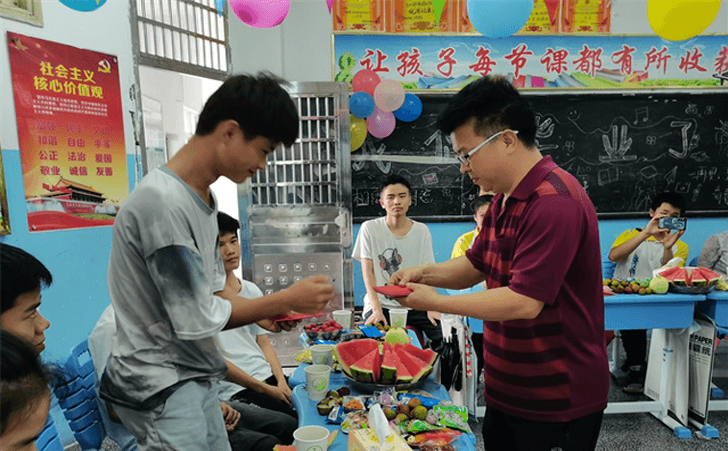  资兴市特殊教育学校最后一届听障生毕业