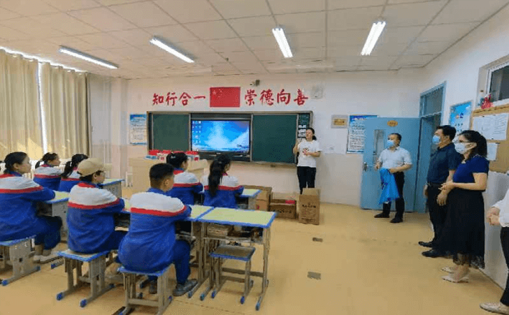 志愿都慰问聊城特殊教育学校学生