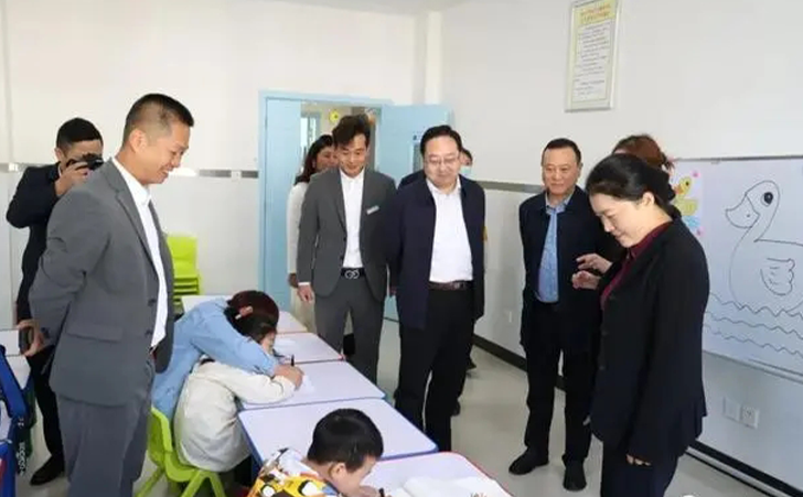 莅临通江县残疾儿童康复中心指导工作