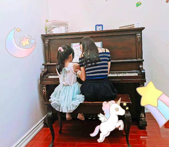 孩子在上钢琴课，图源受访者