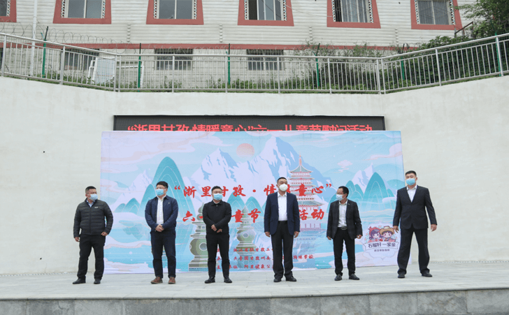 甘孜政府为特殊儿童送关爱 甘孜政府为特殊儿童送关爱