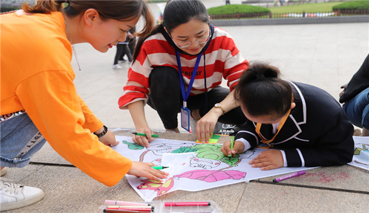 京口区特殊教育中心带领特殊儿童来贺家弄幼儿园
