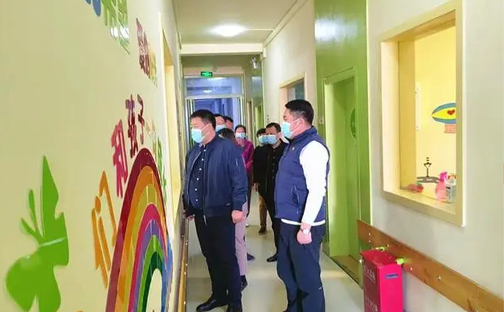 鼓楼区残联理事长刘化冰，副理事长刘桂莲一行