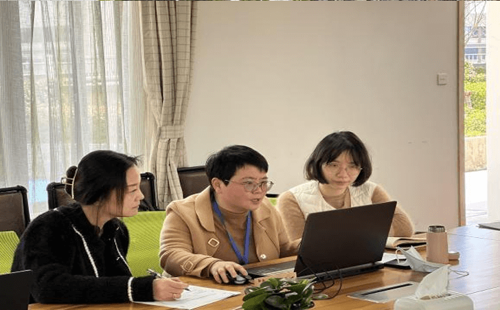 西湖区特教指导中心资源部主任张美华莅临我园创建市合格资源教室 西湖区特教指导中心资源部主任张美华莅临我园创建市合格资源教室