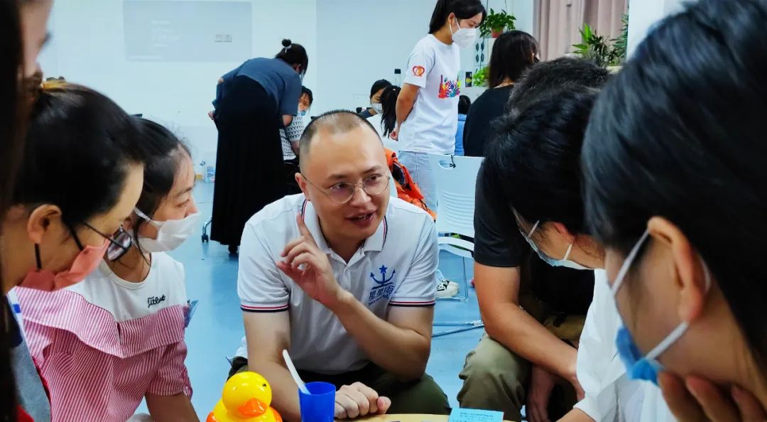 星星雨培训师李帅细心讲解操作中的难题