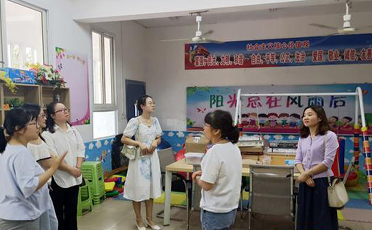 巡回指导小组实地调研点校资源教室建设情况