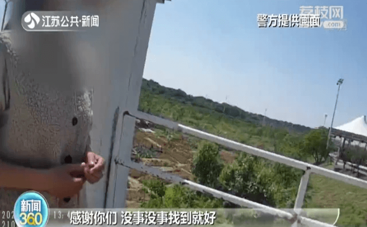 自闭症男孩误入高速