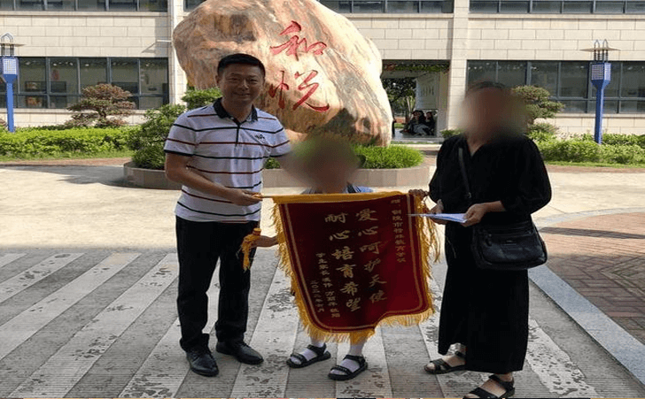 家长感谢铜陵特教学校对孩子教育的辛勤付出。 家长感谢铜陵特教学校对孩子教育的辛勤付出。