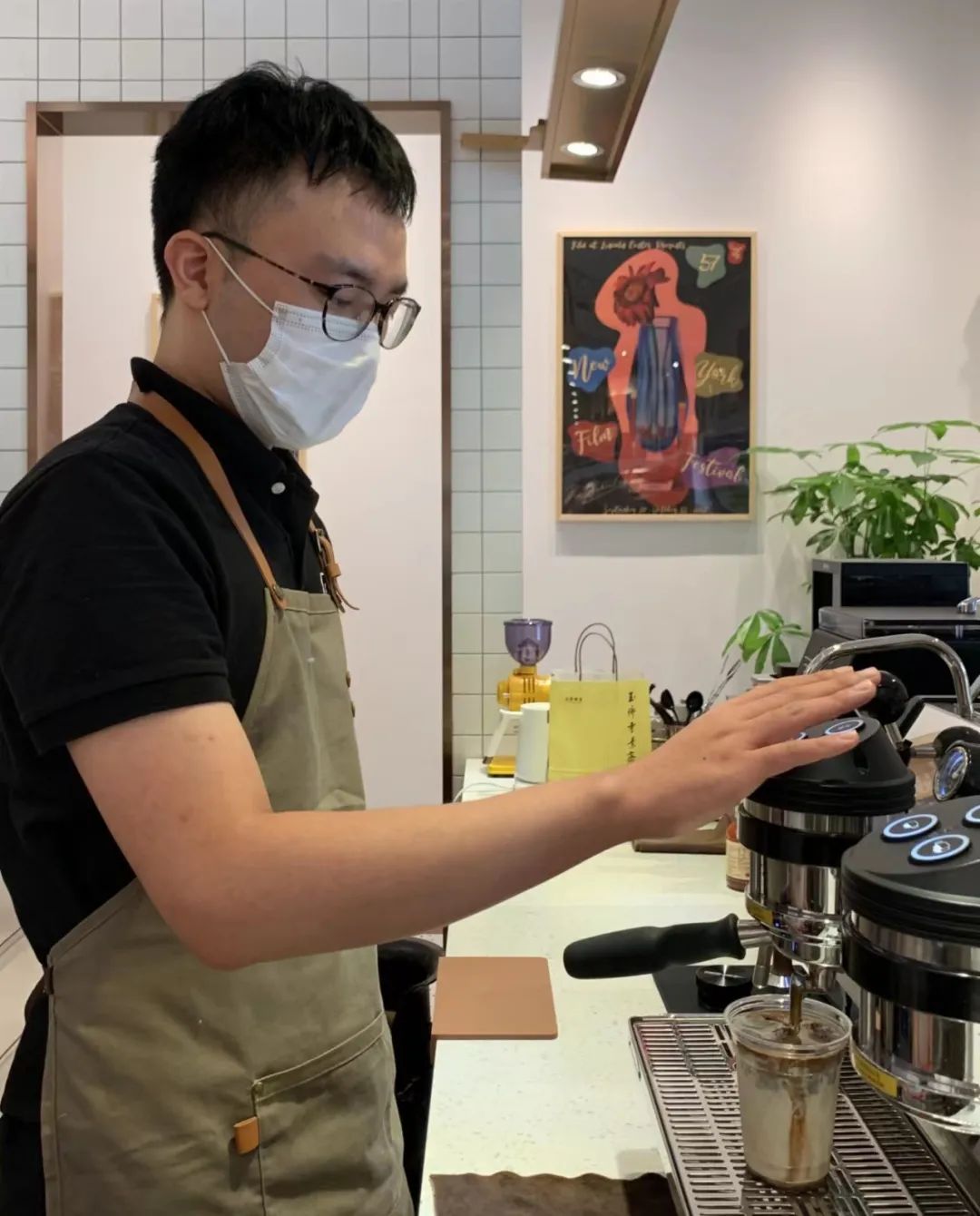 周博涵复工的工作照 周博涵复工的工作照
