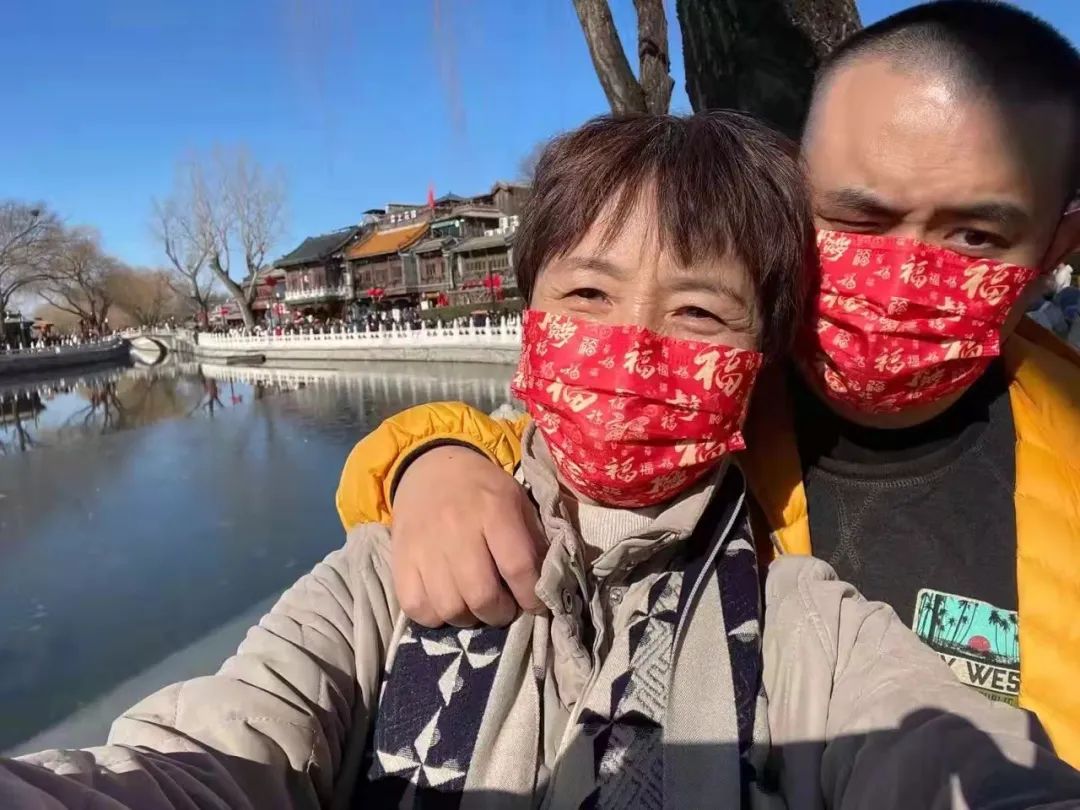 田惠萍带着杨弢旅游 田惠萍带着杨弢旅游