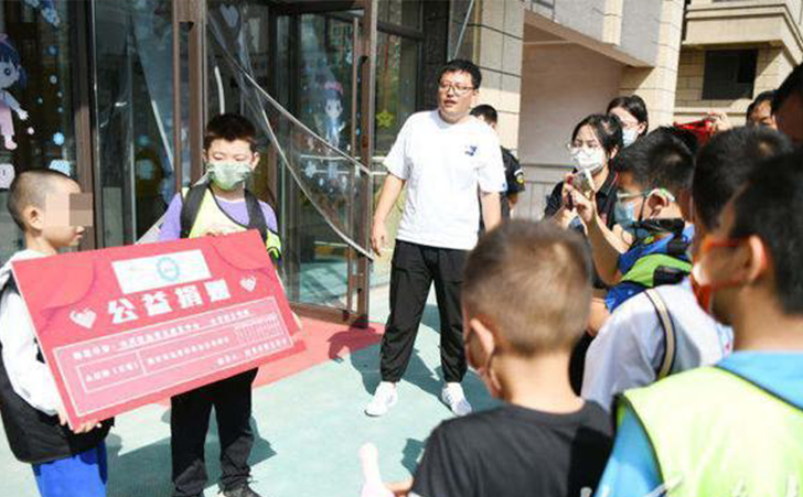 为自闭症儿童募捐善款 为自闭症儿童募捐善款