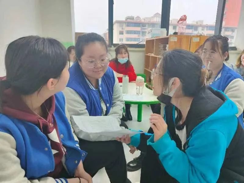 和老师们一起探讨专业问题 和老师们一起探讨专业问题