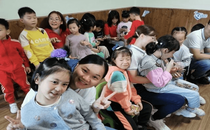 南昌现代残疾人教育康复中心课堂温馨一幕 南昌现代残疾人教育康复中心课堂温馨一幕