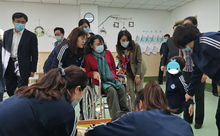 中国残联主席张海迪来青岛星空智程康复中心调研残疾人工作