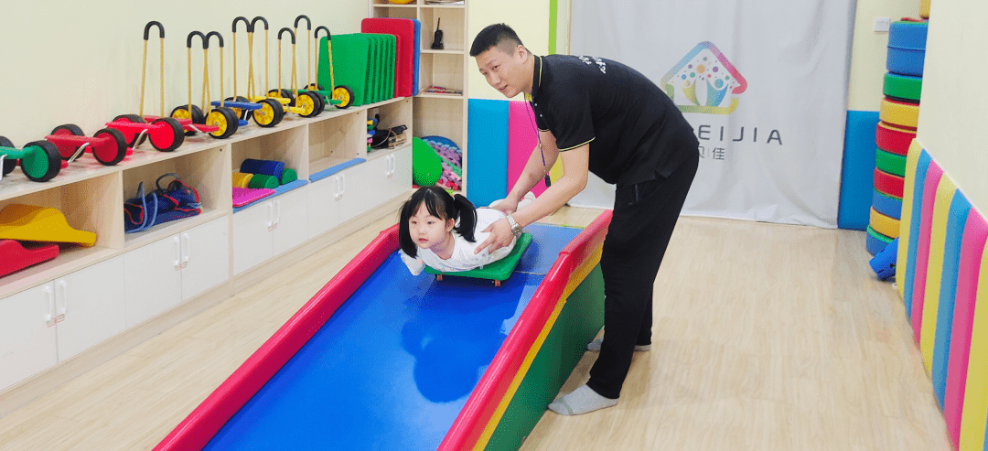 前庭平衡的滑板游戏 前庭平衡的滑板游戏