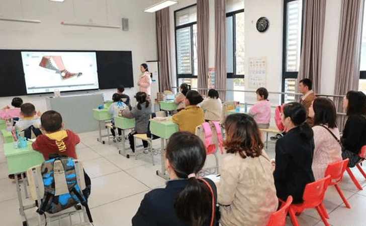 常德市第六中学开展观摩学习暨“赓续初心 传递爱心”师德教育活动