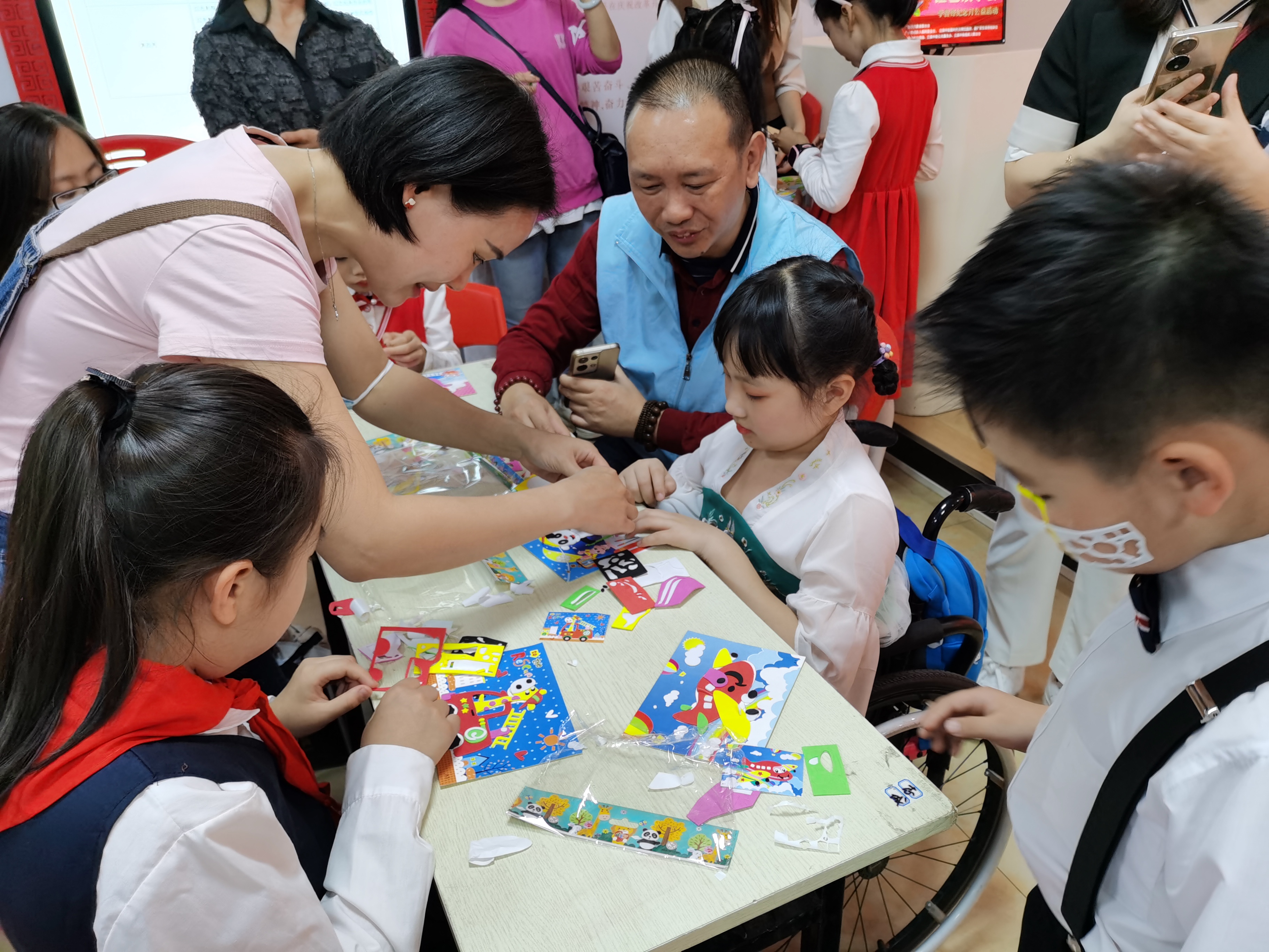 赵广军生命热线协会连续十四年开展关爱特殊儿童家庭服务项目
