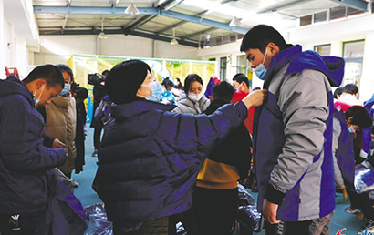 莱阳市特殊教育学校学生们获赠56套爱心棉衣价值万余元