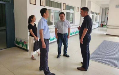 望江县太慈镇党政领导走访慰问县特教学校师生和特殊儿童家庭