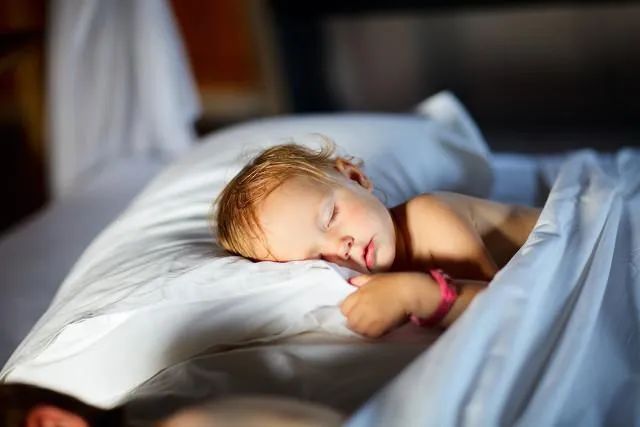 自闭症孩子如何解决睡眠问题？针对不同人群的改善建议