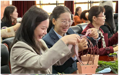 农商银行志愿者们为桂阳县特殊教育学校捐赠物资