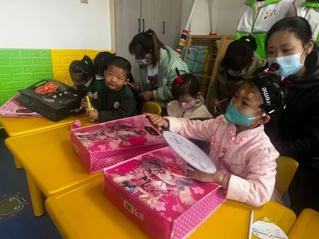 高台县团县委结对帮扶特殊儿童