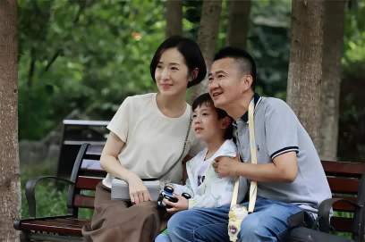 江苏首部孤独症儿童家庭生活题材院线电影《杨柳依依》在锡首映