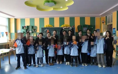 “法官妈妈”走进渭南市特殊教育学校与同学们联欢