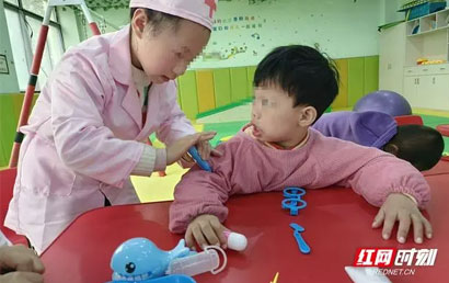 世界自闭症关注日：汝城县中医医院儿童康复中心迎来了来一群特殊的小护士