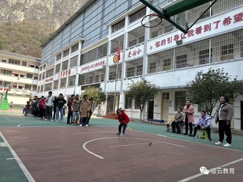 凌云县特殊教育学校开展“阳光体育运动月”活动