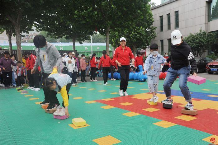 济南市启明星儿童康复中心举办第33次全国助残日趣味运动会