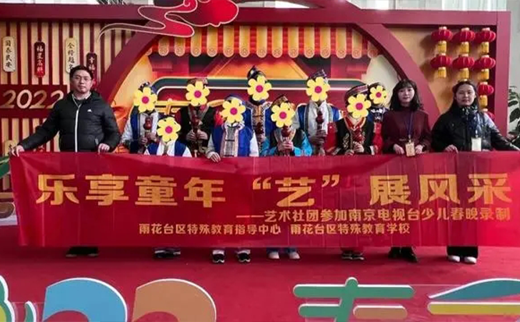 南京市少儿才艺大赛小乐器合奏比赛中荣获二等奖