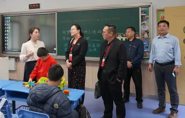 南京市玄武区特殊教育学校接受国家教育部专家的评估调研