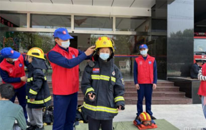 深圳市福田邀请自闭症儿童及家庭走进消防救援站