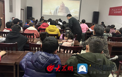 曹县普连集镇组织特殊儿童和家长参观科技馆和图书馆