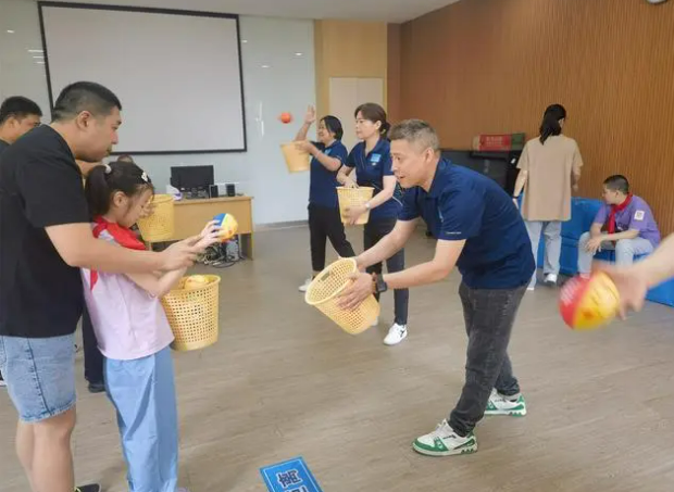 上海静安区启慧学校举办“幸福童年，快乐e站”融合活动