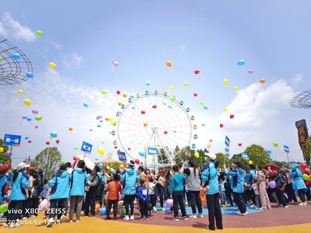 浏阳市爱萌特殊儿童康复中心主办“同在蓝天下，相伴不孤单”主题活动