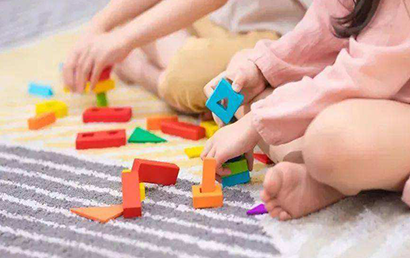 训练自闭症孩子精细动作的方法有哪些？