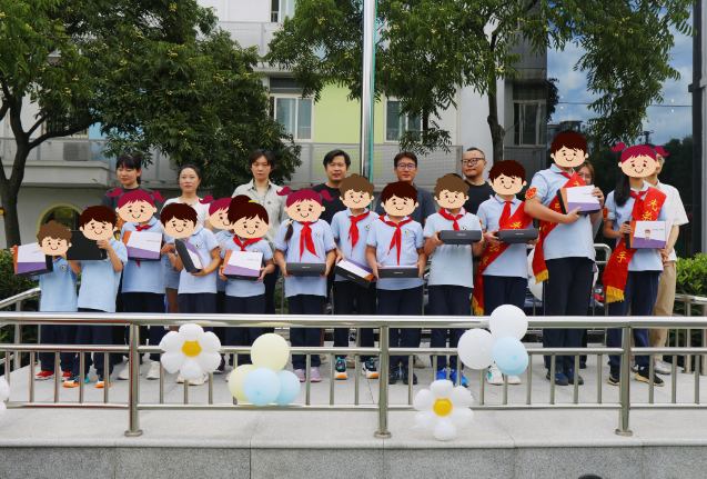 一份特殊的开学礼送到上海奉贤区惠敏学校特殊儿童手中