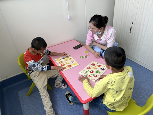 丹江口市特殊教育学校开展“点亮星灯”自闭症儿童关爱活动