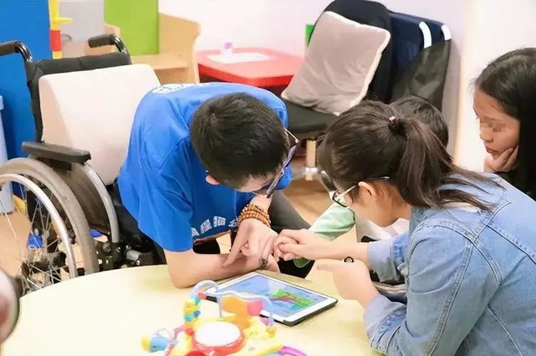 游戏可以培养自闭症孩子共同关注力吗？如何运用游戏训练自闭症孩子的共同关注力？
