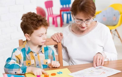 想送自闭症孩子去幼儿园，需要达到哪些要求？