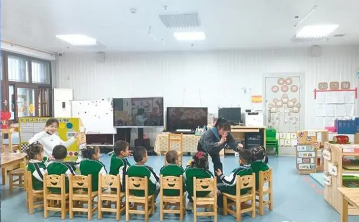 广西听力言语康复中心举行广西启智幼儿园揭牌仪式