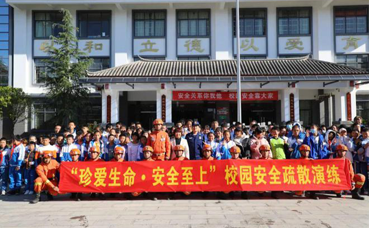 丽江特殊教育学校开展一堂特殊的消防安全课