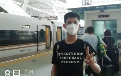 Z180次列车上的琴声：一个广州孤独症男孩的特殊旅程