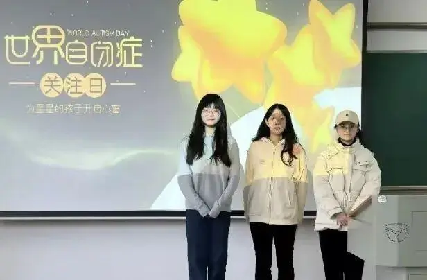 武汉纺织大学学生研制自闭症儿童智能监护服装