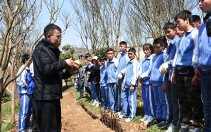 贵州同威生物科技赴大方县特殊教育学校讲授天麻种植技术
