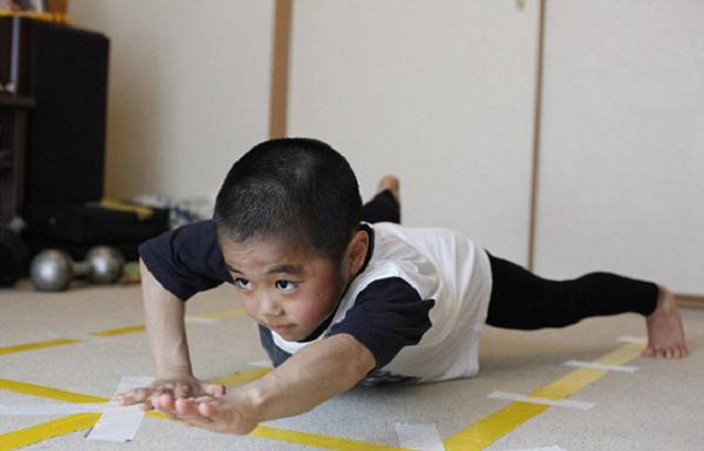 自闭症儿童精细的动作模仿训练的方法及流程
