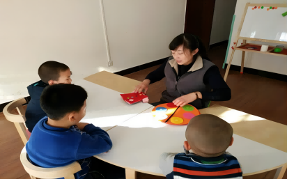 北京自闭症康复中心馨馨雨露的特色课程有哪些？